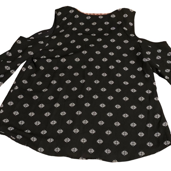 Lg Sweet Wanderer black off the shoulders top - Picture 2 of 2